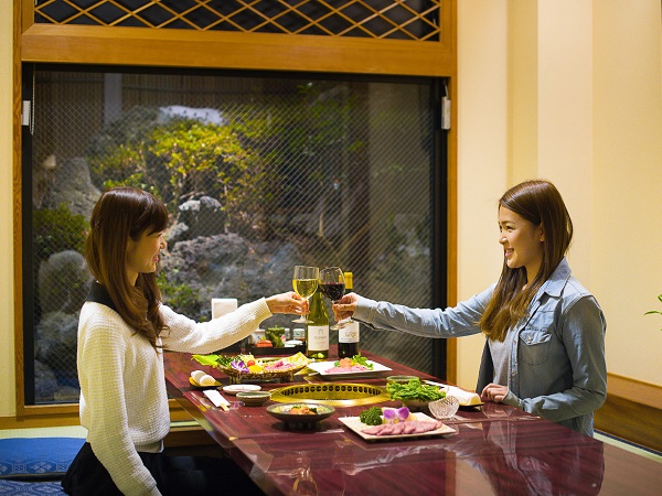 焼肉レストランの半個室でゆっくりとご夕食（浴衣でご利用頂けます）