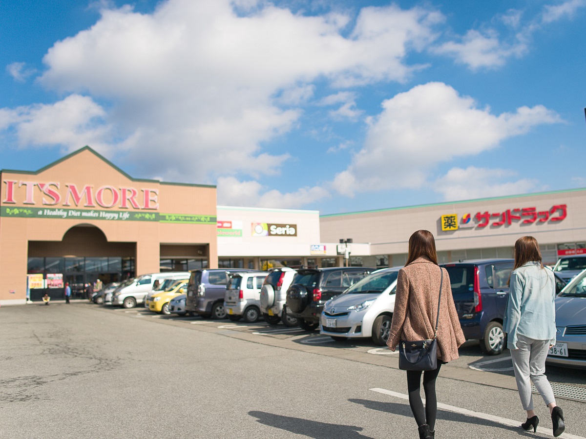 大型食品スーパーイッツモア赤坂（徒歩５分）／カンブリア宮殿で紹介された山梨発のローカルスーパー