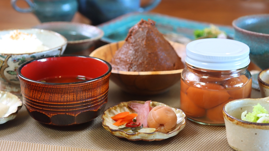 【朝食付】チェックイン21時までOK！旬の食材をを活かした心あたたまる朝食付★東御市産コシヒカリ使用