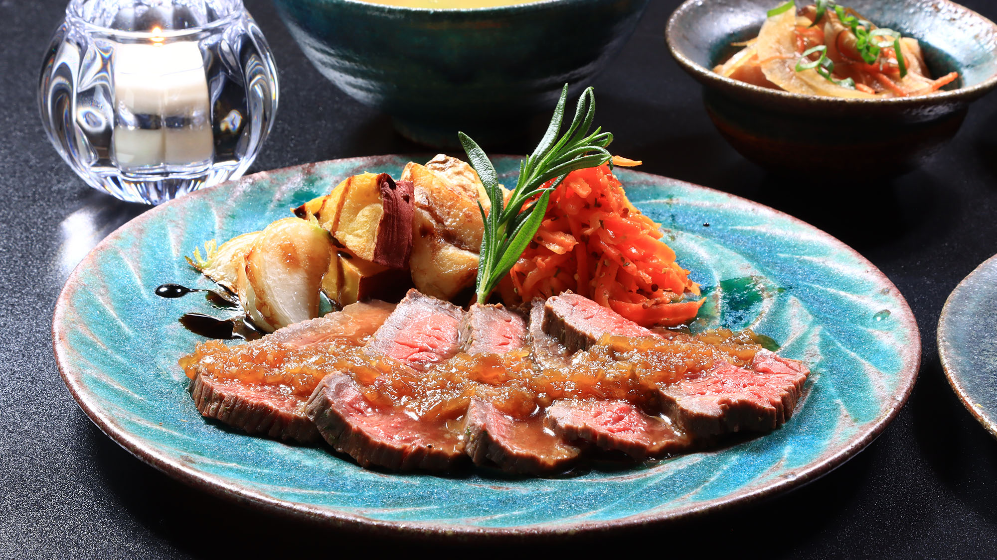 自家製ローストビーフと野菜のグリル添え