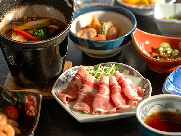 【1泊2食付】豚しゃぶスタンダードプラン◆湧出量日本一！草津にも並ぶ強酸性薬湯を、源泉かけ流しで満喫