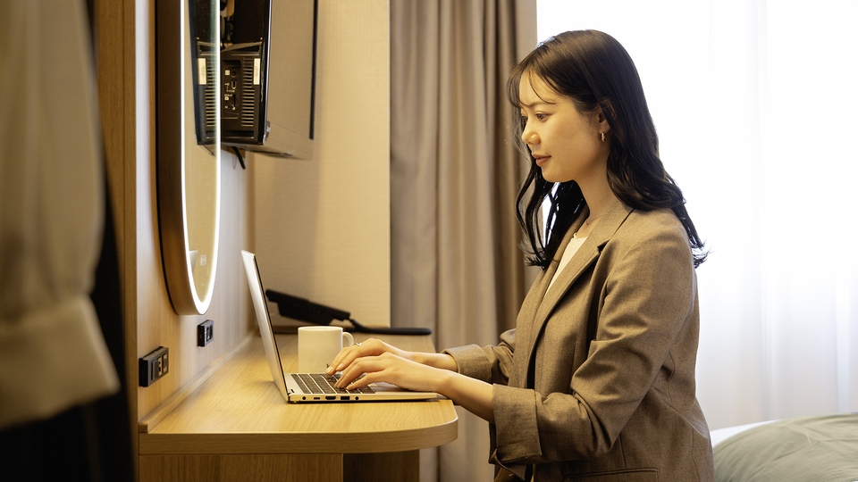 【モスプレミアム食事券付：素泊まり】昼・夜使える1，500円分＋12時OUT＜桜木町駅徒歩1分＞