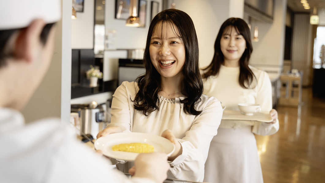 【朝食ビュッフェ】ライブキッチンメニューも。お料理が最も輝く「出来立て」をお召し上がりください。