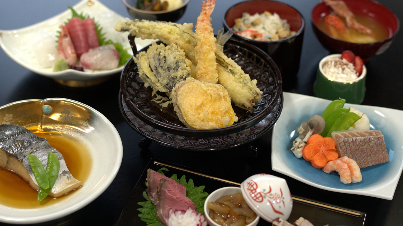 【屋形船クルージング】＜夕朝食付＞スカイデッキ付の「濱進」から横浜の夜景を楽しむ