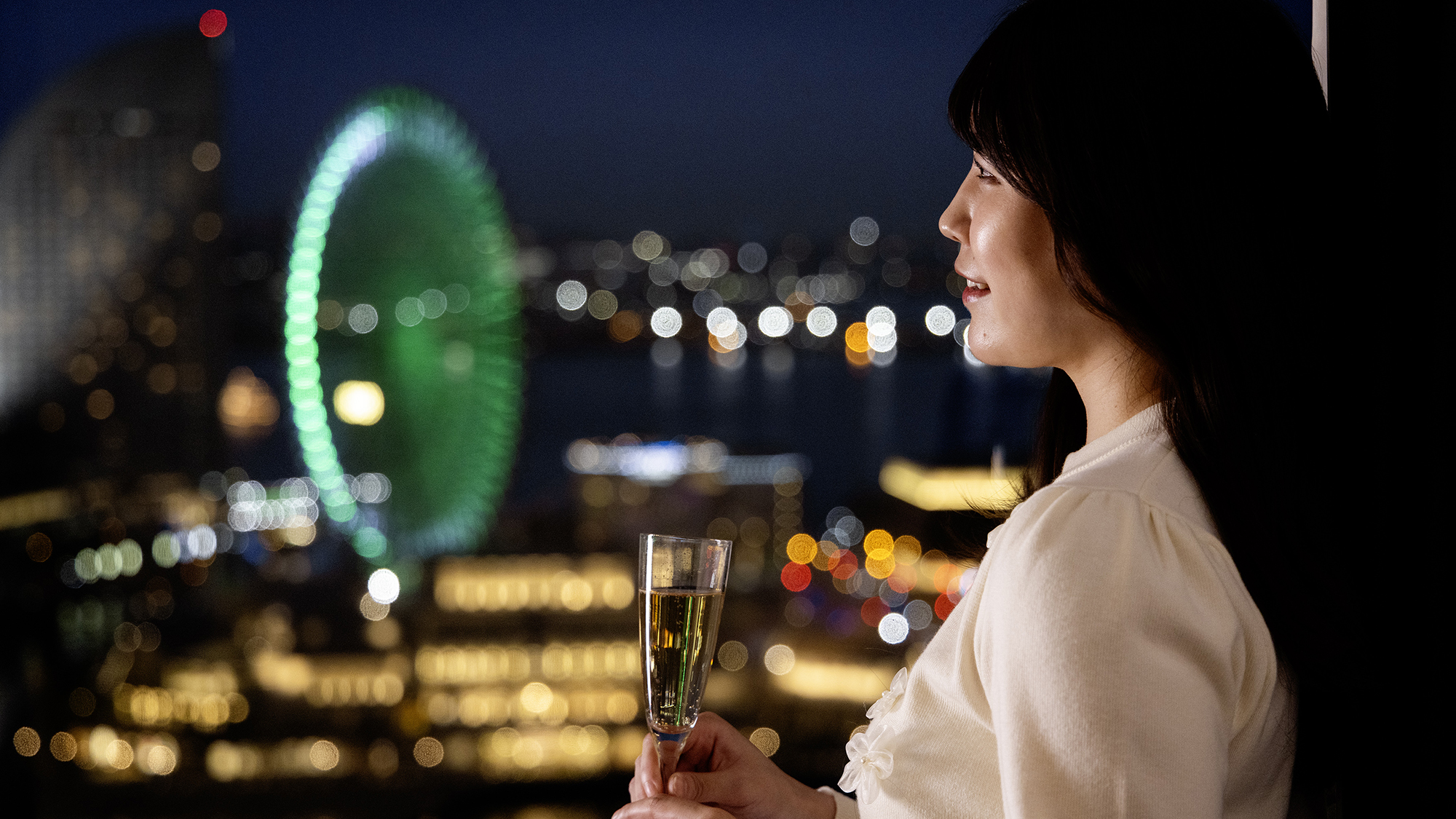 「横浜夜景View」のお部屋から眺める景色は、忘れることのできない美しさです。