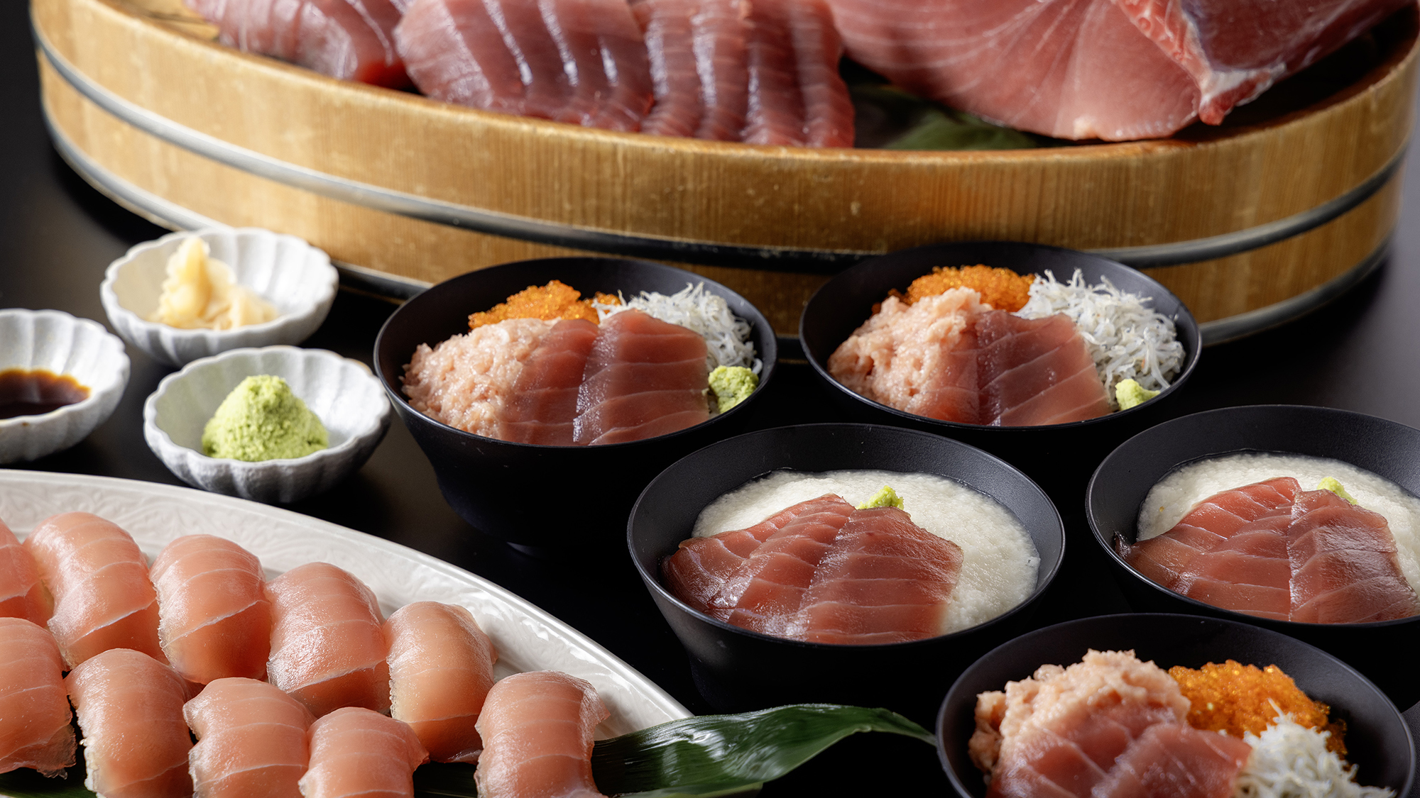 【朝食ビュッフェ】お好きな楽しみ方で、名物「三崎マグロ」をたっぷりお召し上がりください。 