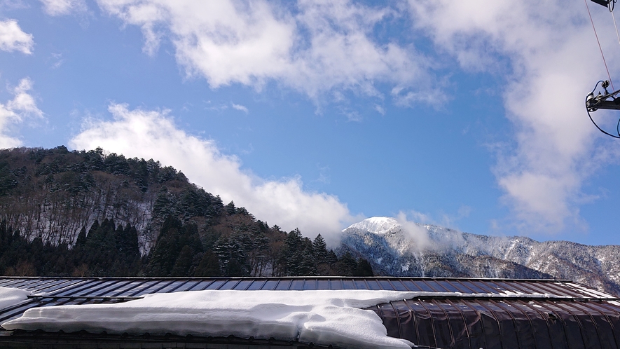 【別館/和洋室】天気の良い日は乗鞍岳が望めます。