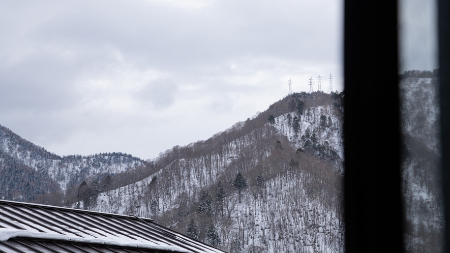 *【和洋室】和洋室からはの眺望。天気の良い日は乗鞍岳が見えます。