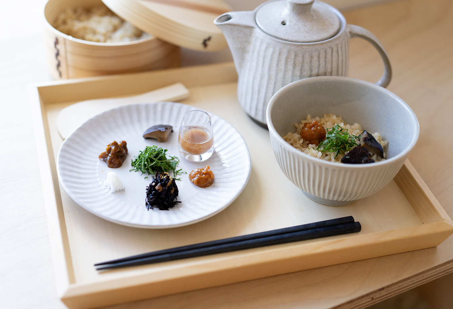 カフェ：プレートメニュー「塩麹EM玄米とかつお出汁のお茶漬け」