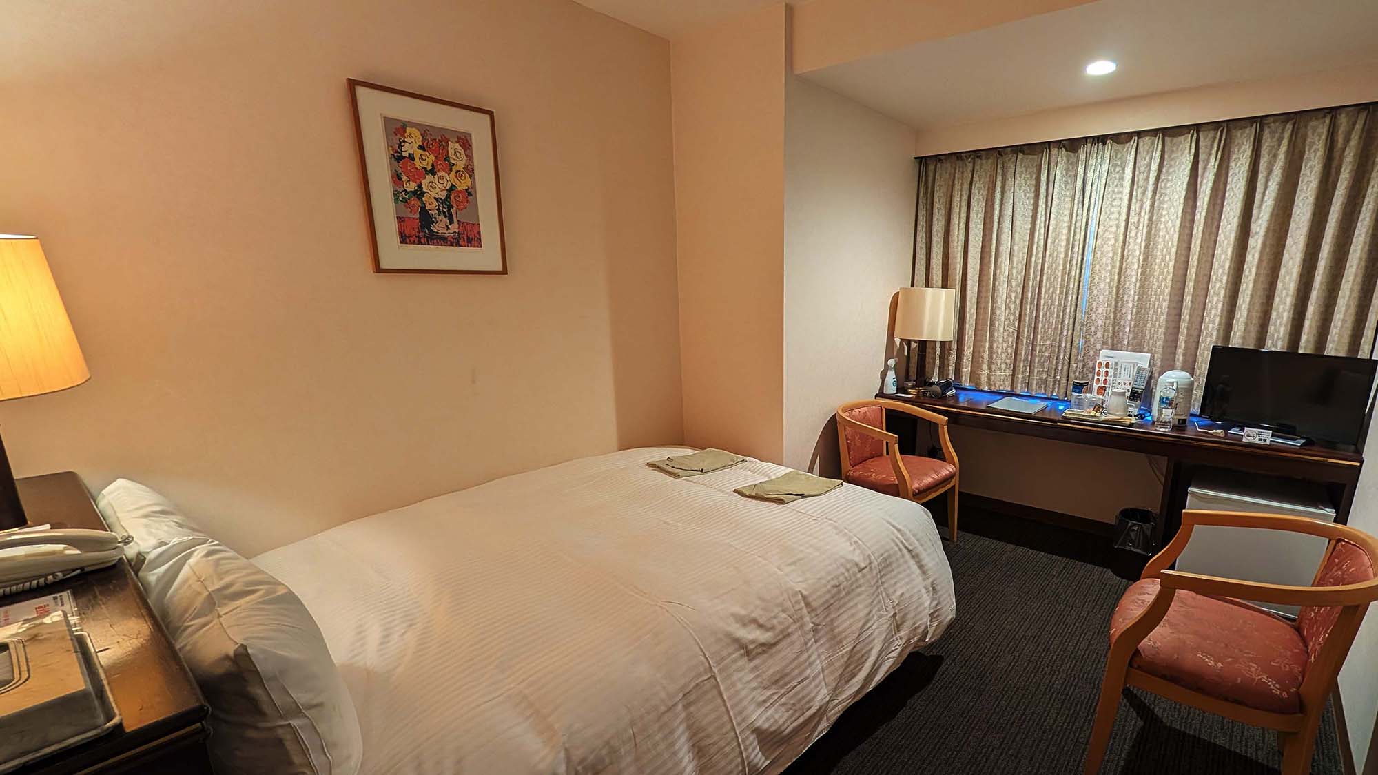 □ダブルB：Sealyベッド□ こだわりのシーリー社製ベッドで上質な眠りを。