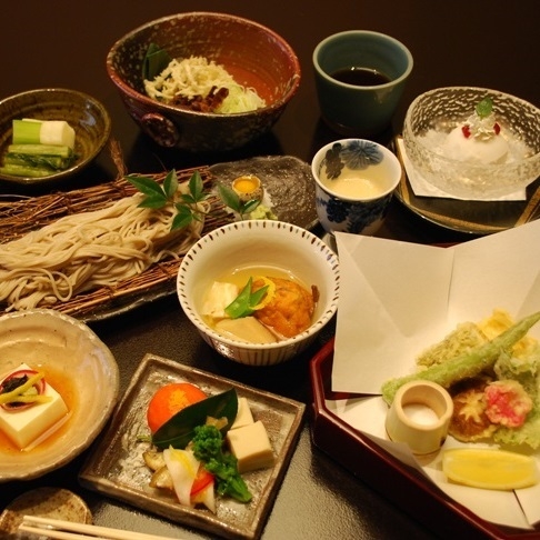 【0泊2食付き（昼食・夕食）×露天風呂付き客室で9時間STAY】特選牛の和懐石で特別な休日を♪