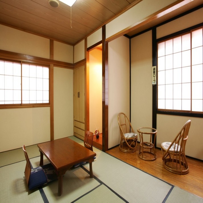 A relaxing Japanese-style room (new tatami mat)