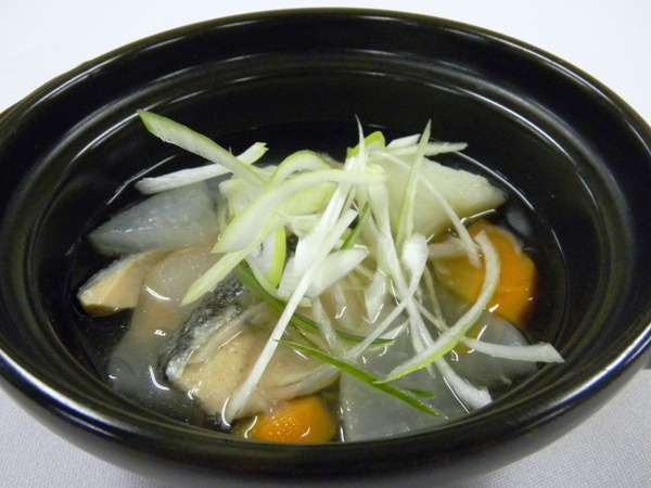 北海道名物『三平汁』鮭と根菜のあっさり塩味仕立て！
