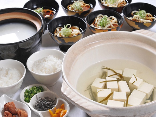 和食の種類も豊富で地元食材の料理も多数ご用意しております