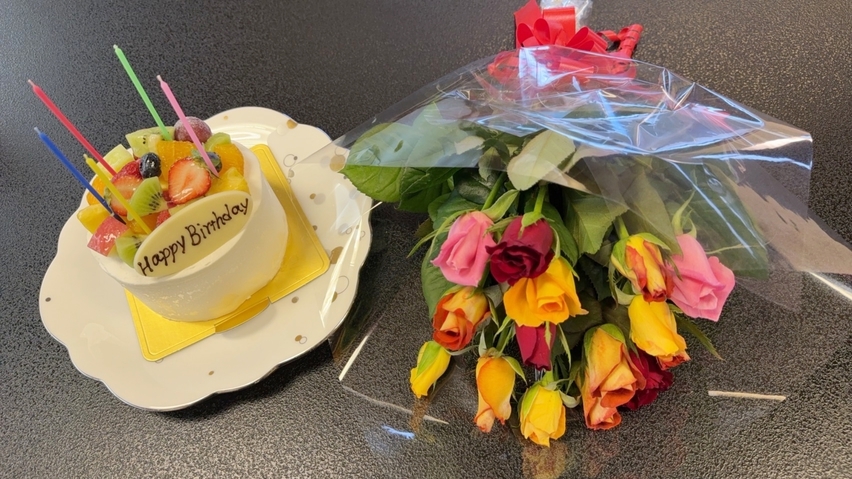 【記念日プラン】ホールケーキ＆農家直送バラの花束付！サプライズにお勧め！夕食は一番人気の御食国会席