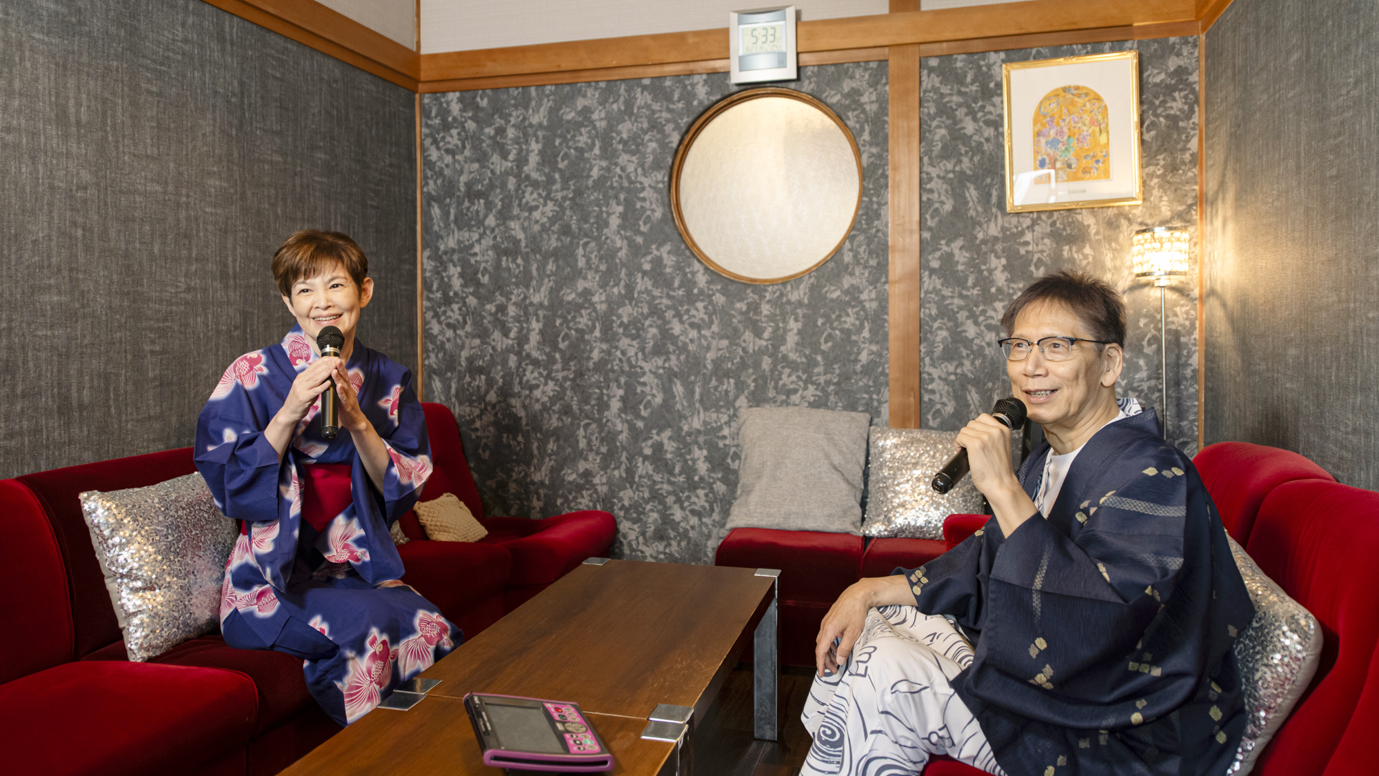 *【室内アクティビティ】雰囲気はレトロでも最新曲も歌えるカラオケ！（有料）