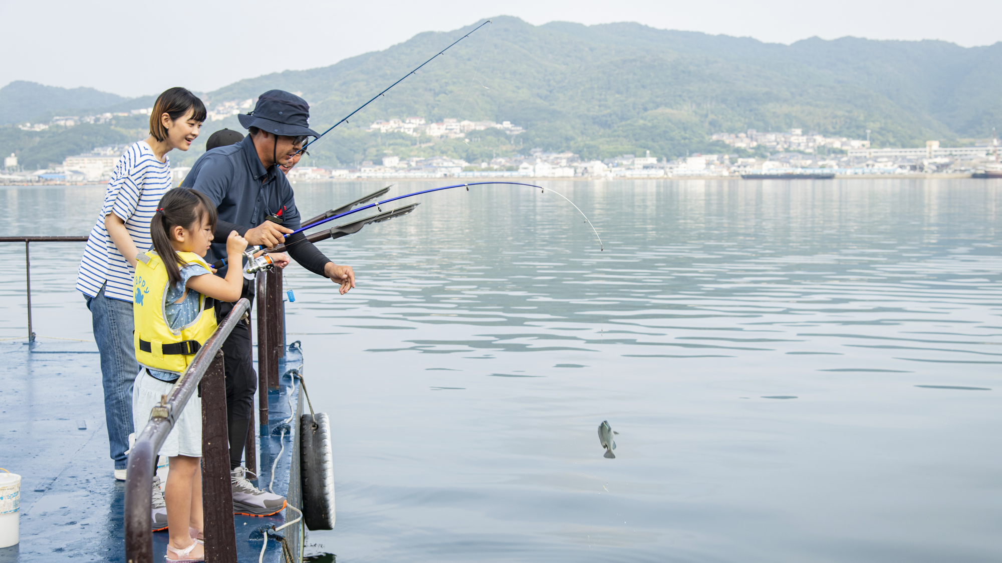 *【敷地内アクティビティ】専用桟橋で釣り体験！釣りおじさんからレクチャー！（有料）