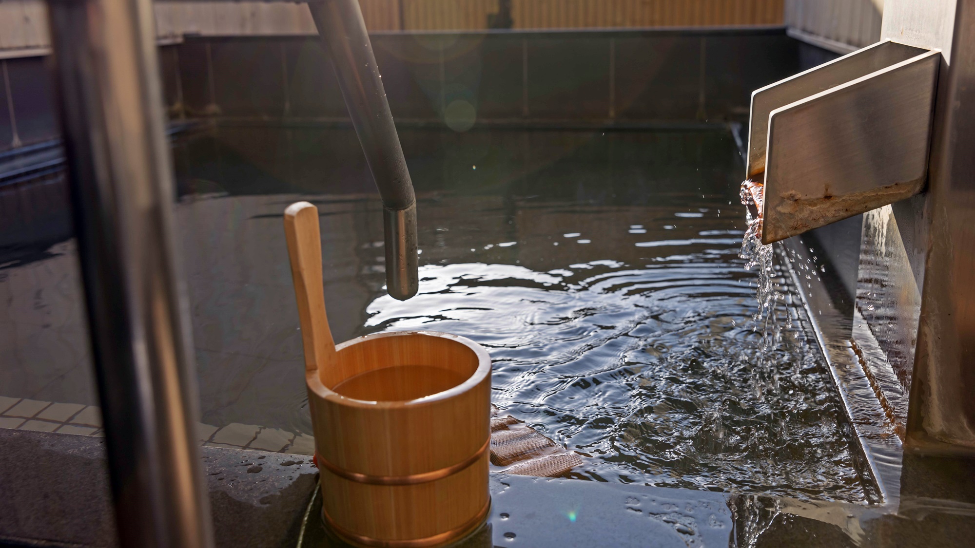 *美肌の湯としても親しまれる、潮崎温泉。