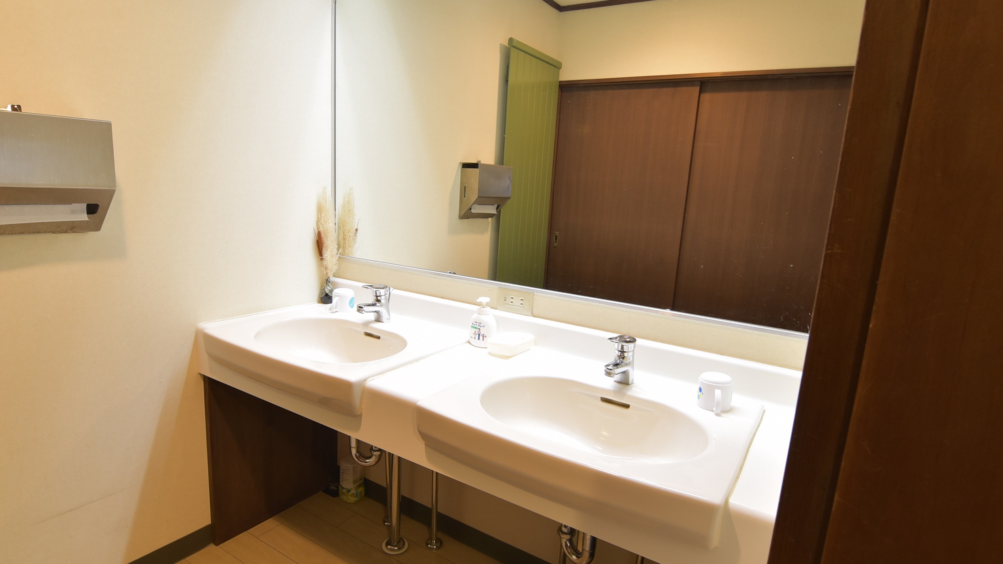 *客室洗面所／水周りは特に気持ちよく使って頂けるようにキレイにしております。