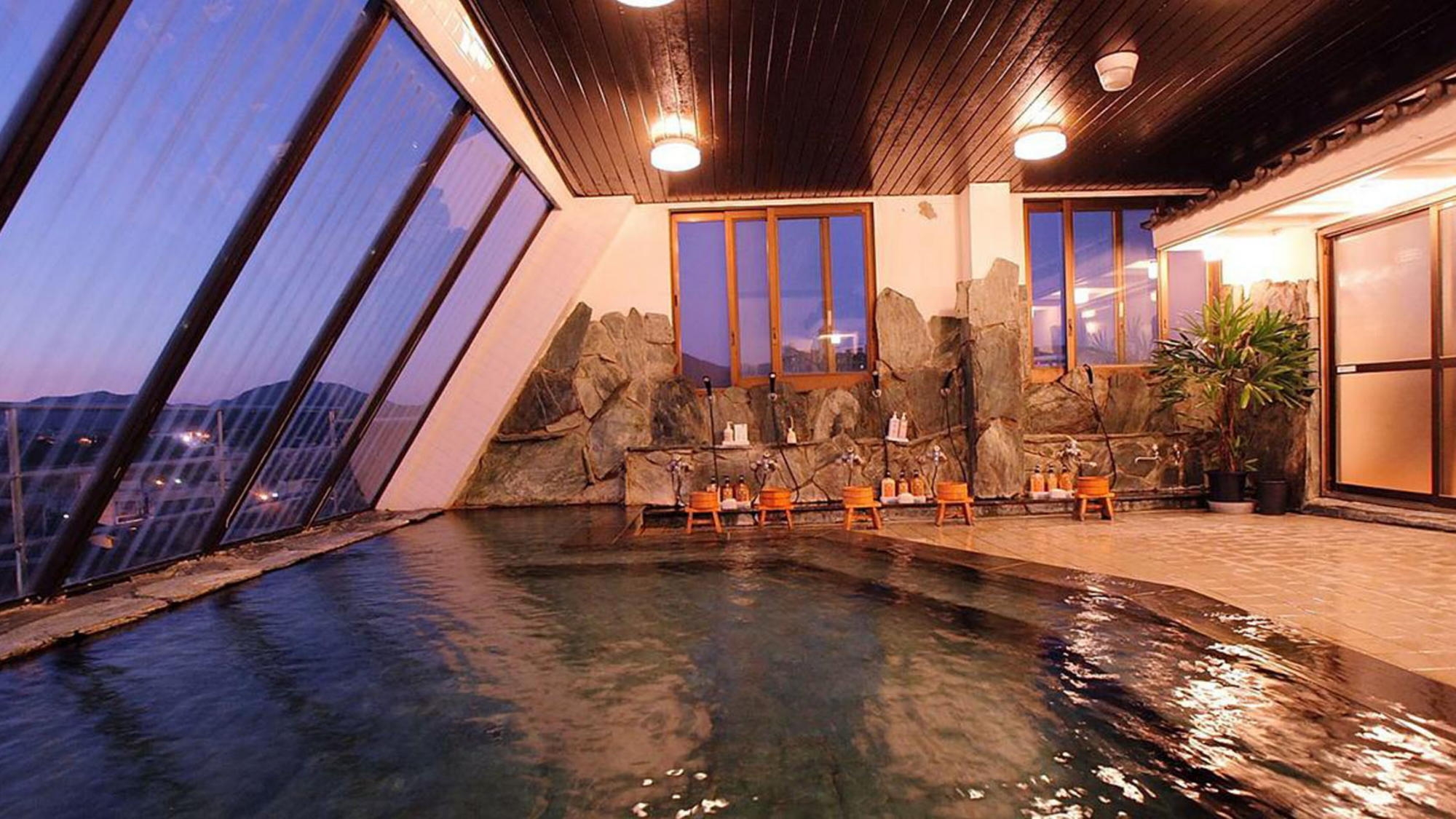 【お日にち限定｜ビジネス応援】仕事の疲れは名湯でリセット！チェックイン21時までOK　＜素泊まり＞