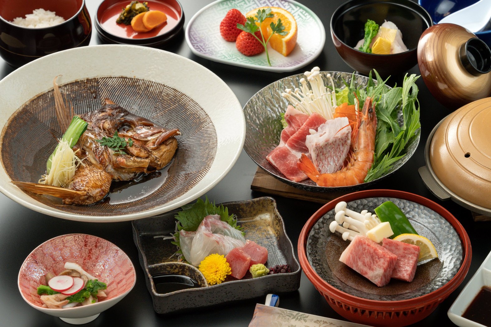 【量控えめ／２食付き】残すの勿体ない！〜黒毛和牛鉄板焼き・絶品ダシの寄鍋・名物真鯛あらだきでイイ感じ