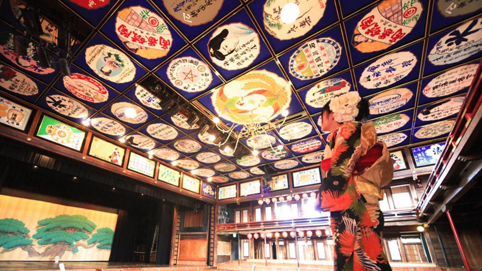 豊前街道散策│明治時代に建てられた芝居小屋「八千代座」