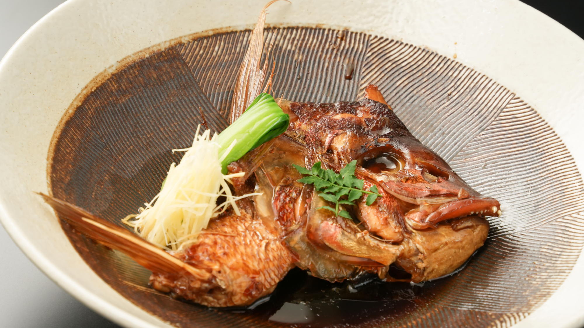 寿三名物の逸品　「兜煮(かぶとに）」真鯛の荒炊き