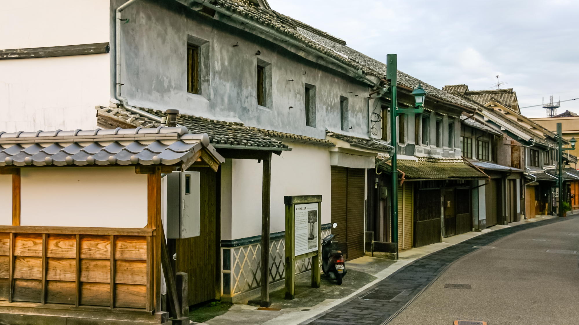 豊前街道散策│レトロな蔵造りの建物や商家が並び、石畳が美しい街並みはまるでタイムスリップしたかのよう