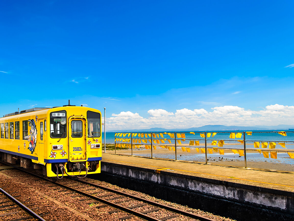 【大三東駅】幸せの黄色いハンカチがはためく、日本一海に近い駅