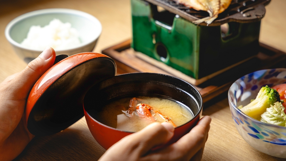 【秋グルメ｜伊勢海老の旅】夜はお一人様1尾のお造り＆翌朝は伊勢海老の味噌汁で、旬の味を二度堪能♪