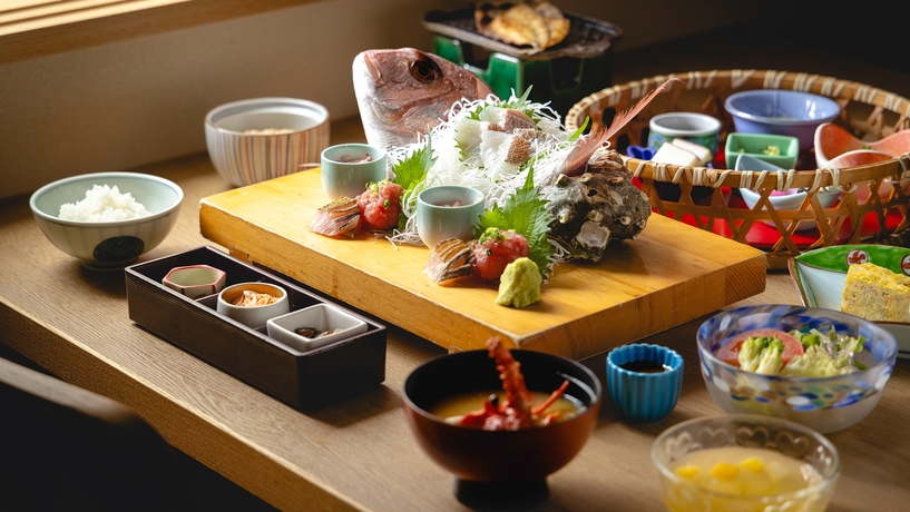 【特選会席-湯苑Yuen-】五つの味覚を贅沢に。目利きから仕立てまで、料理長が手がける最上級の一席