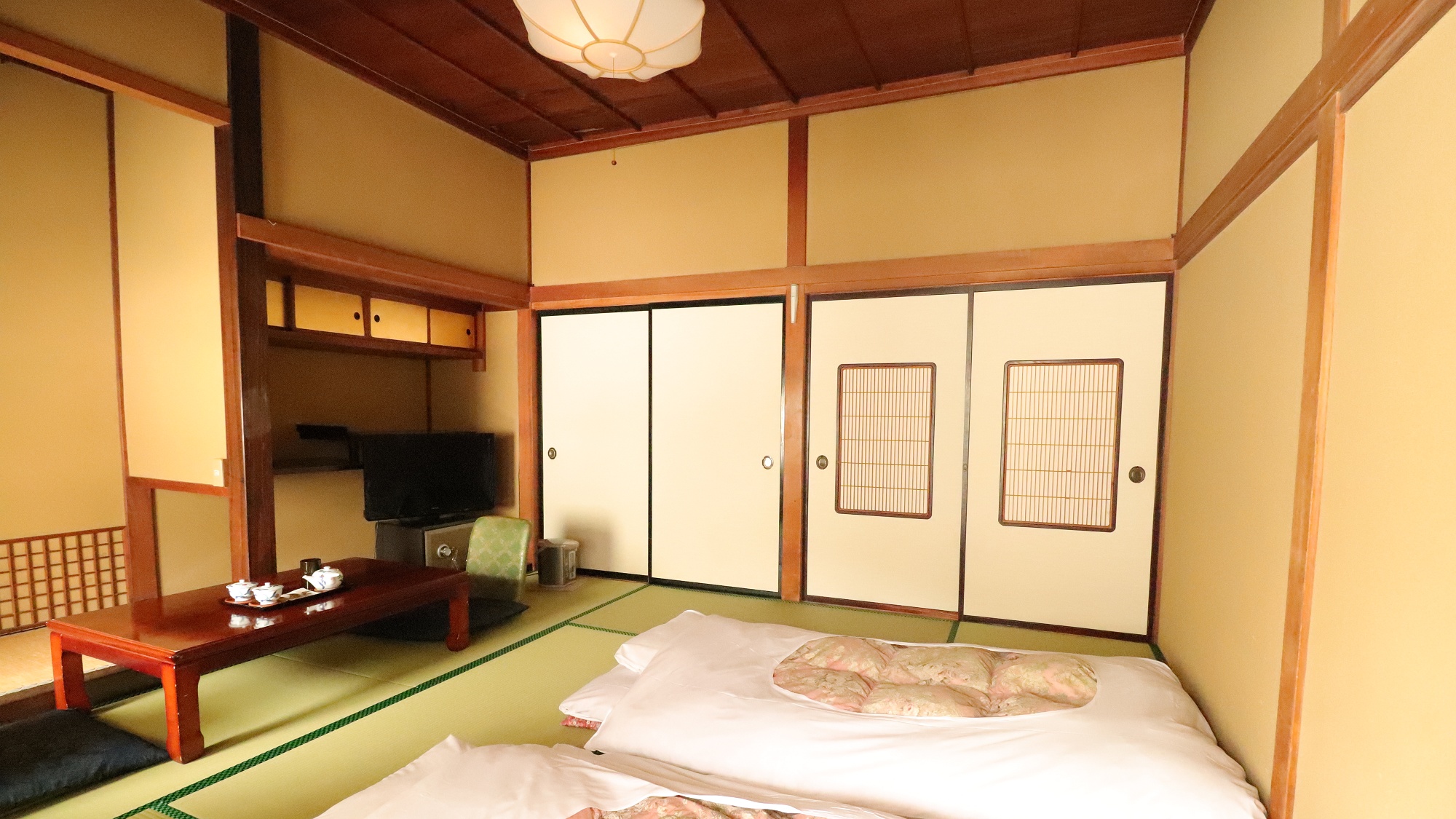 和室8畳／2～4名様（松）ご到着の際には、あらかじめお布団を敷かせていただいております。