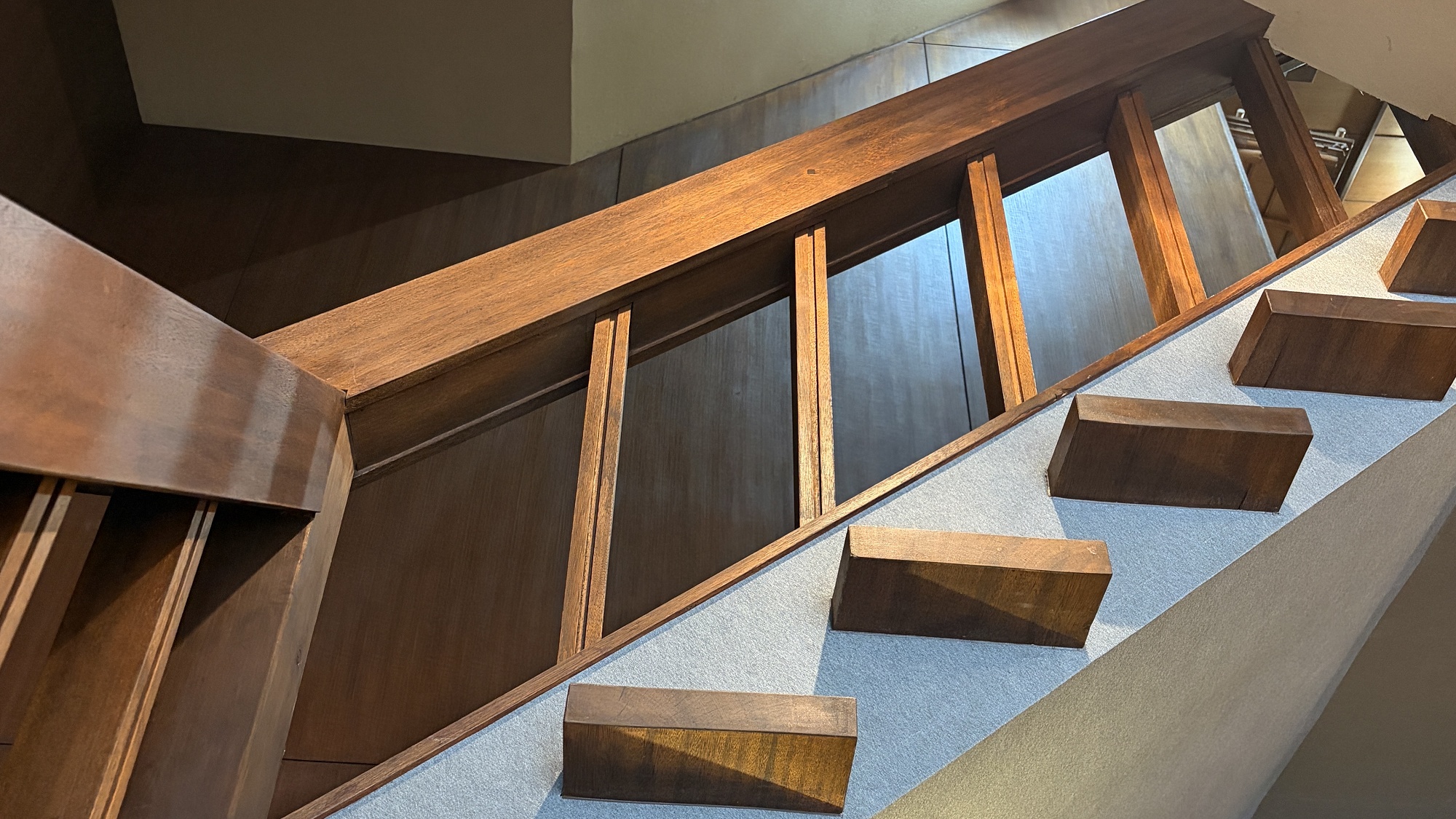 落ち着きと温もりを感じる和モダンのロビーにリニューアルしました