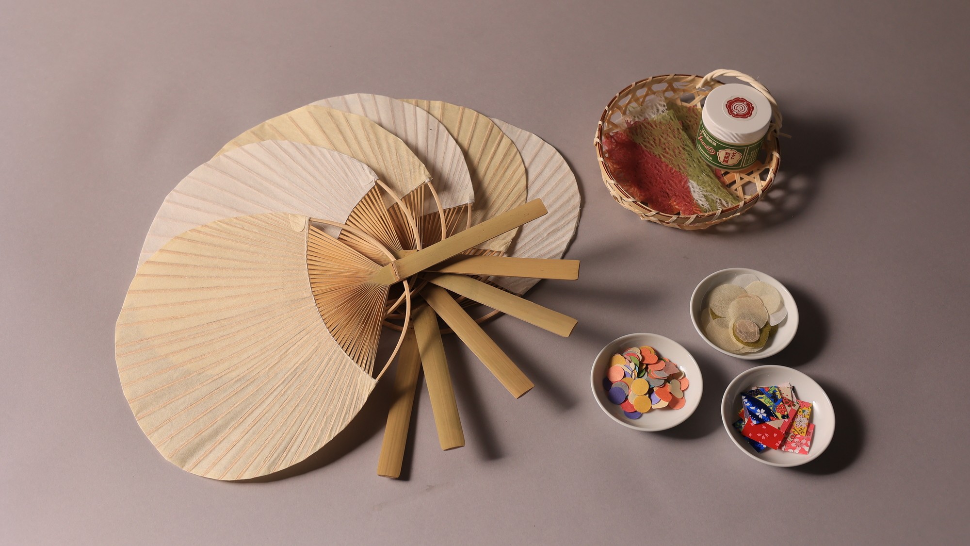 【客室アクティビティ】美濃和紙うちわ制作体験