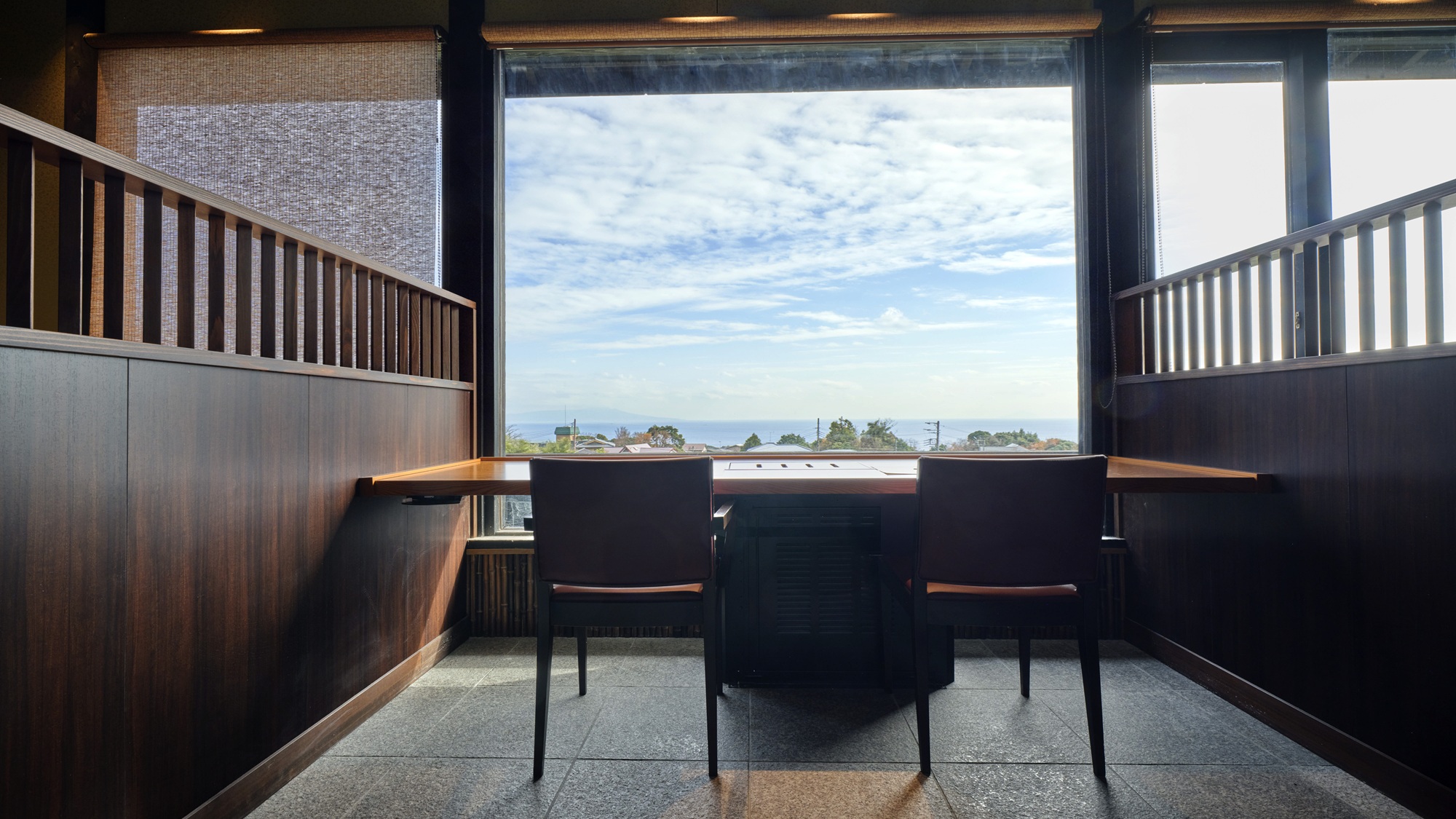 【お食事処：山ぼうし】相模湾を望むカウンター席