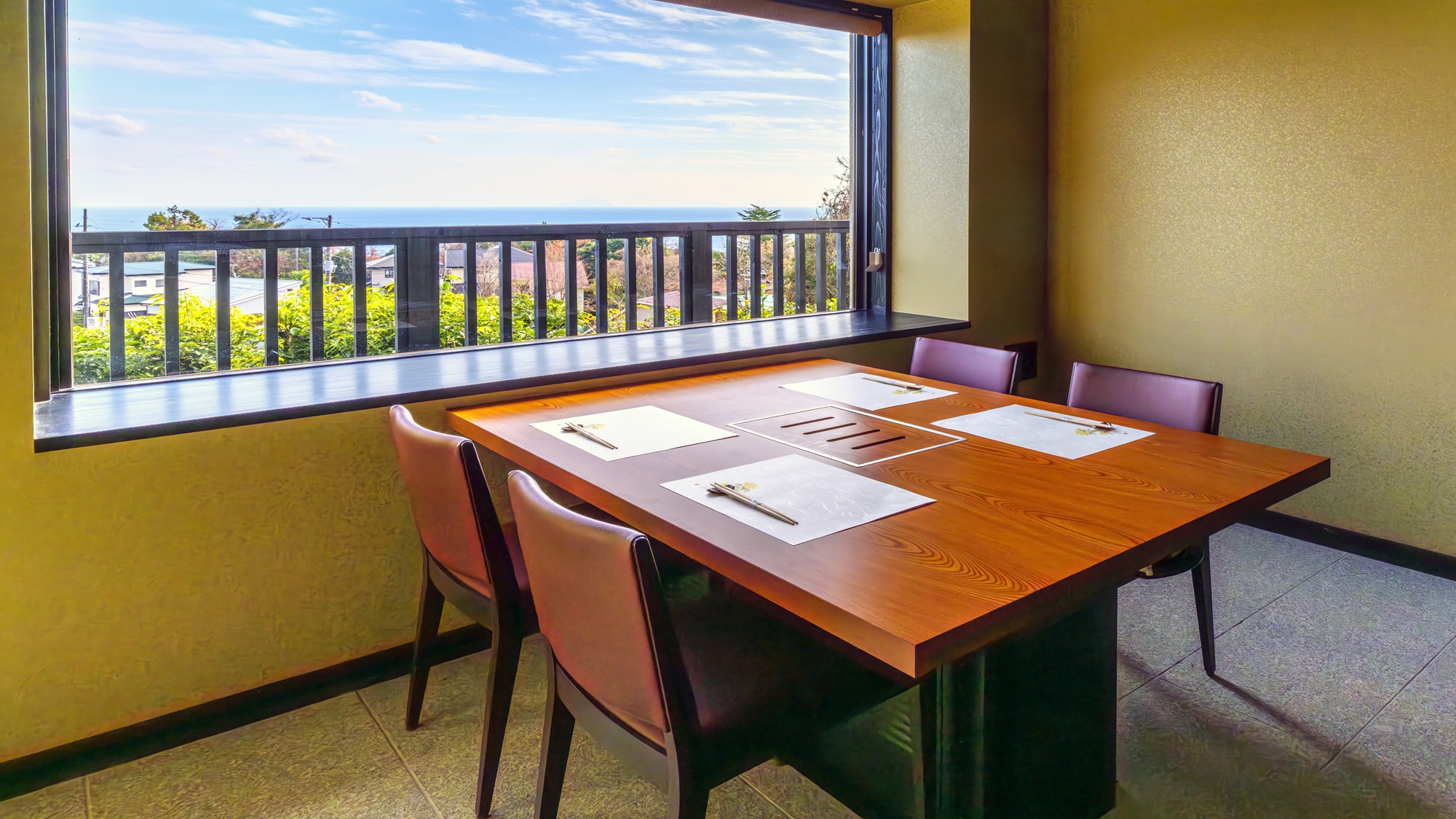 【お食事処：山ぼうし】相模湾を望む食事席