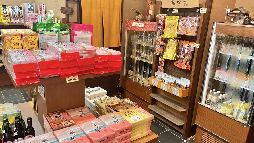 【売店 里山商店】お酒の販売も行っておりますので、飲み足りない方は是非♪