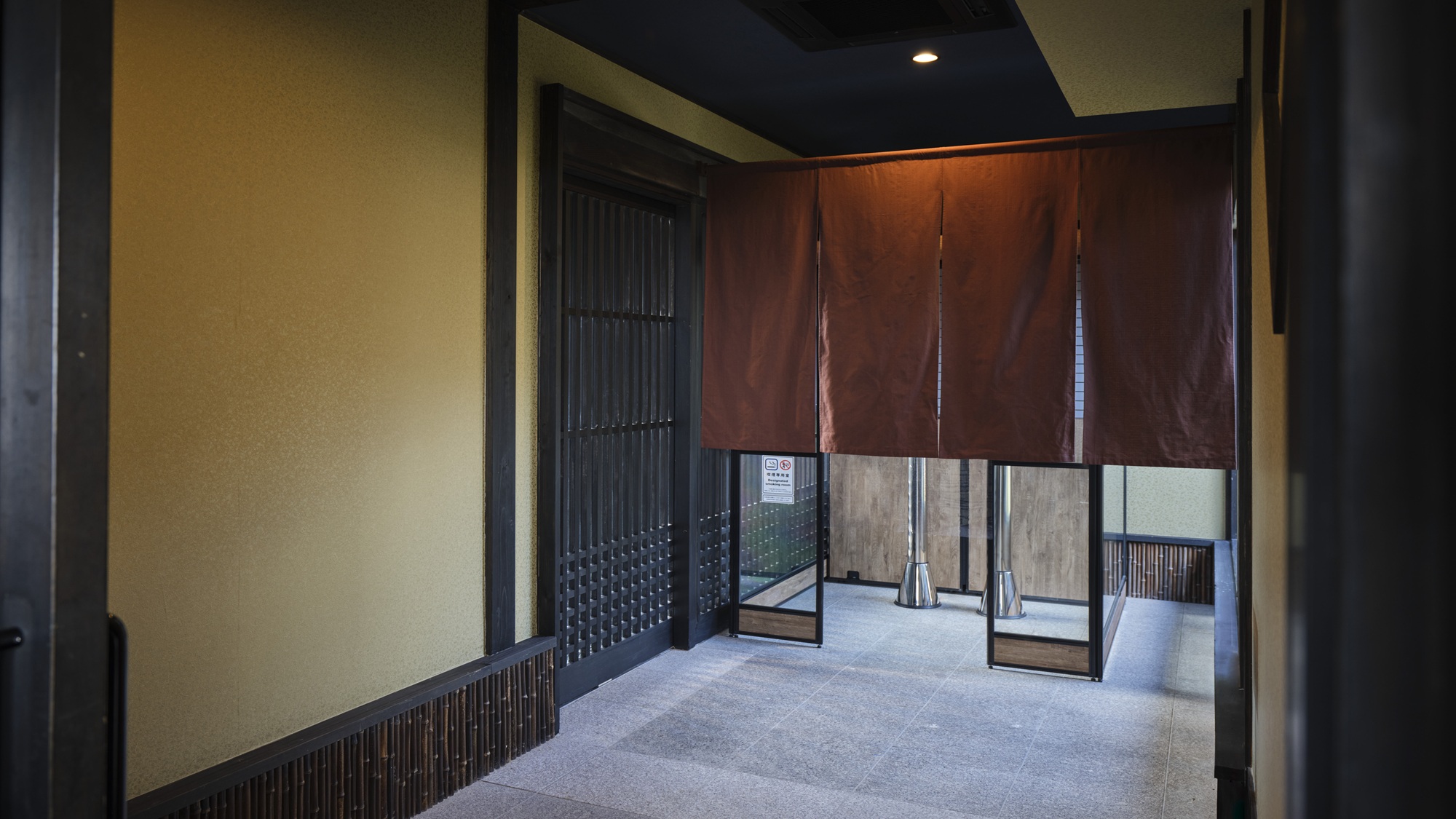 【お食事処に併設の煙処】