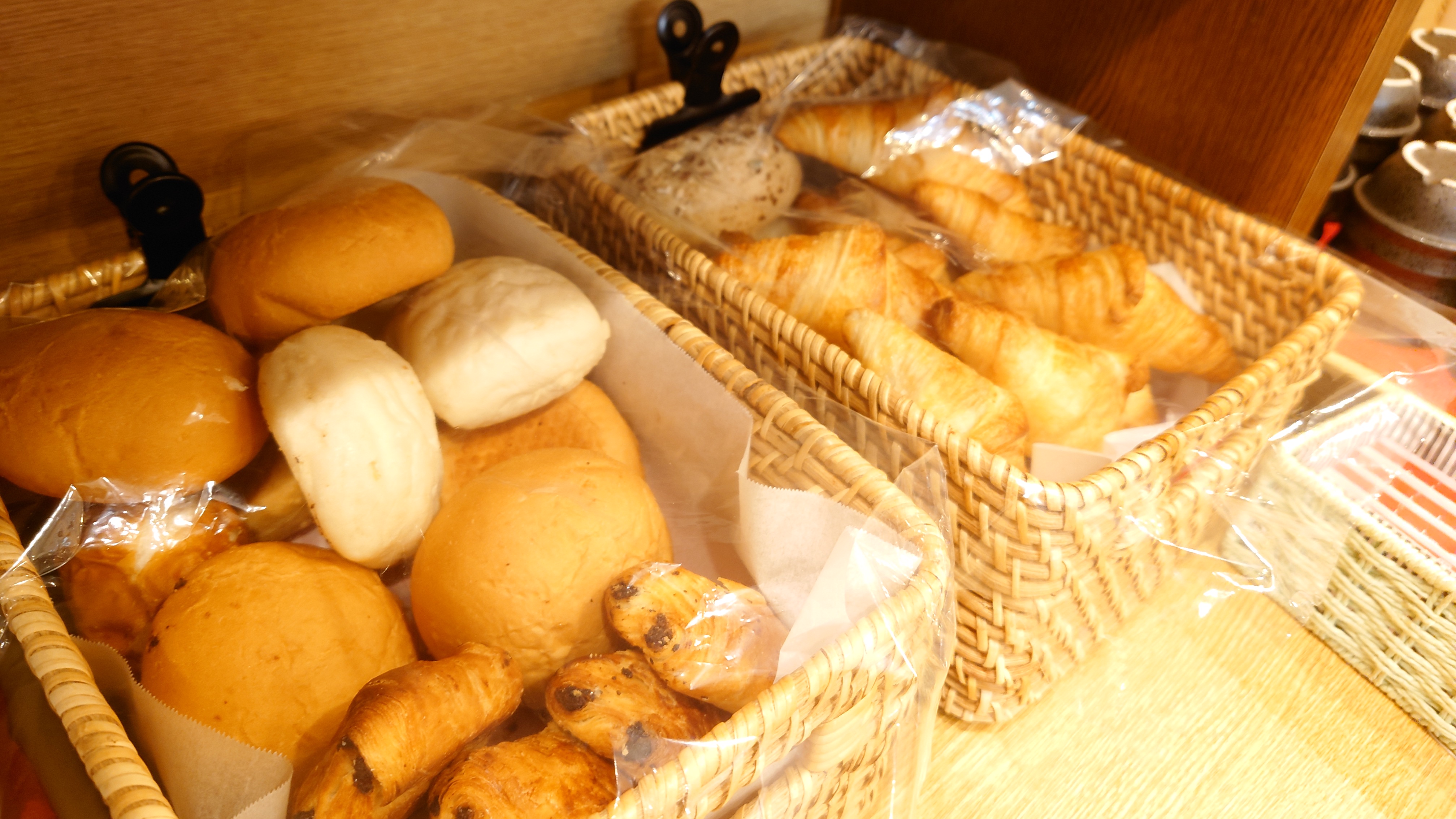 【無料】30品目以上の和洋朝食バイキング：焼き立てパン