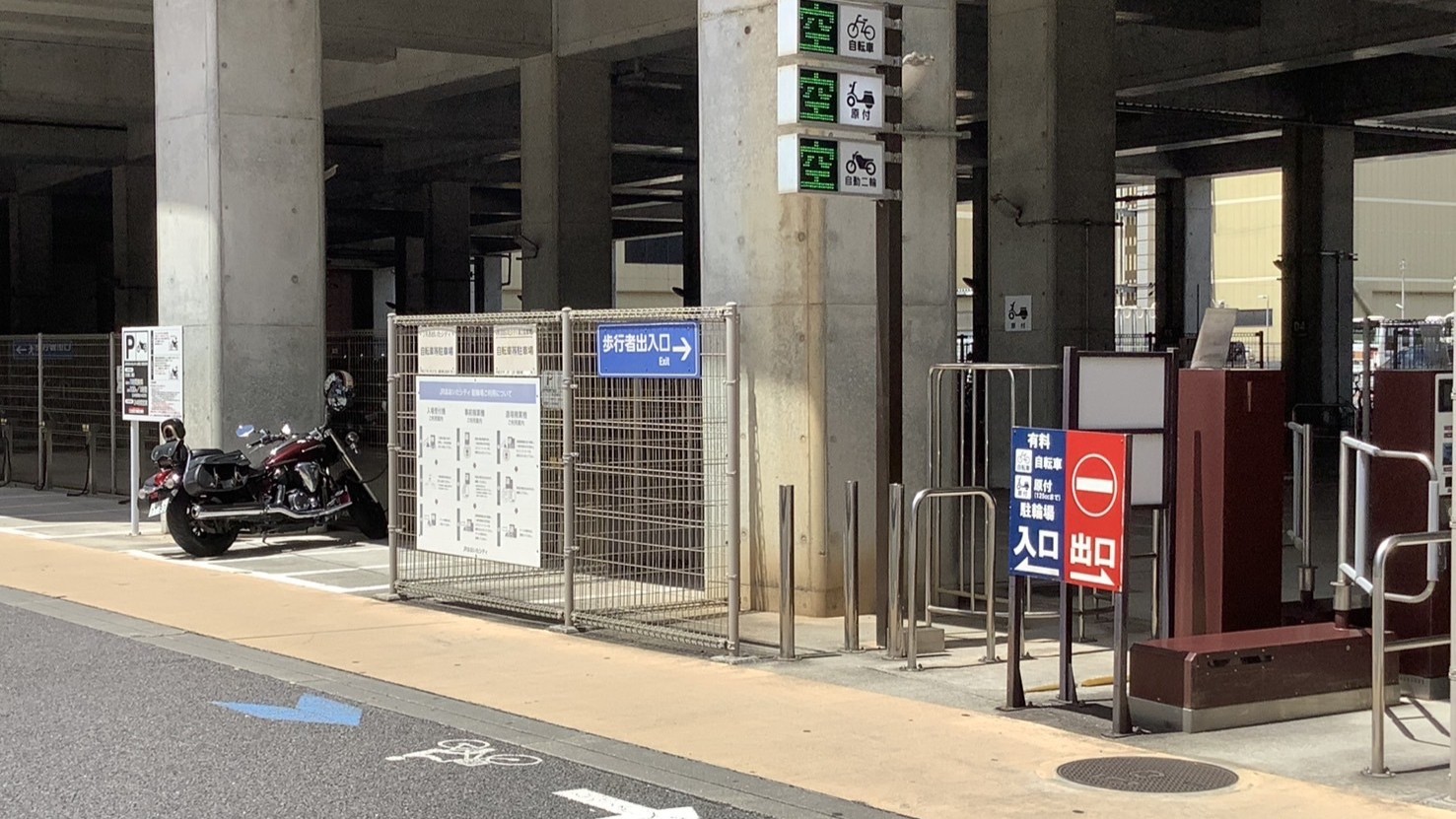大分駅高架下駐輪場