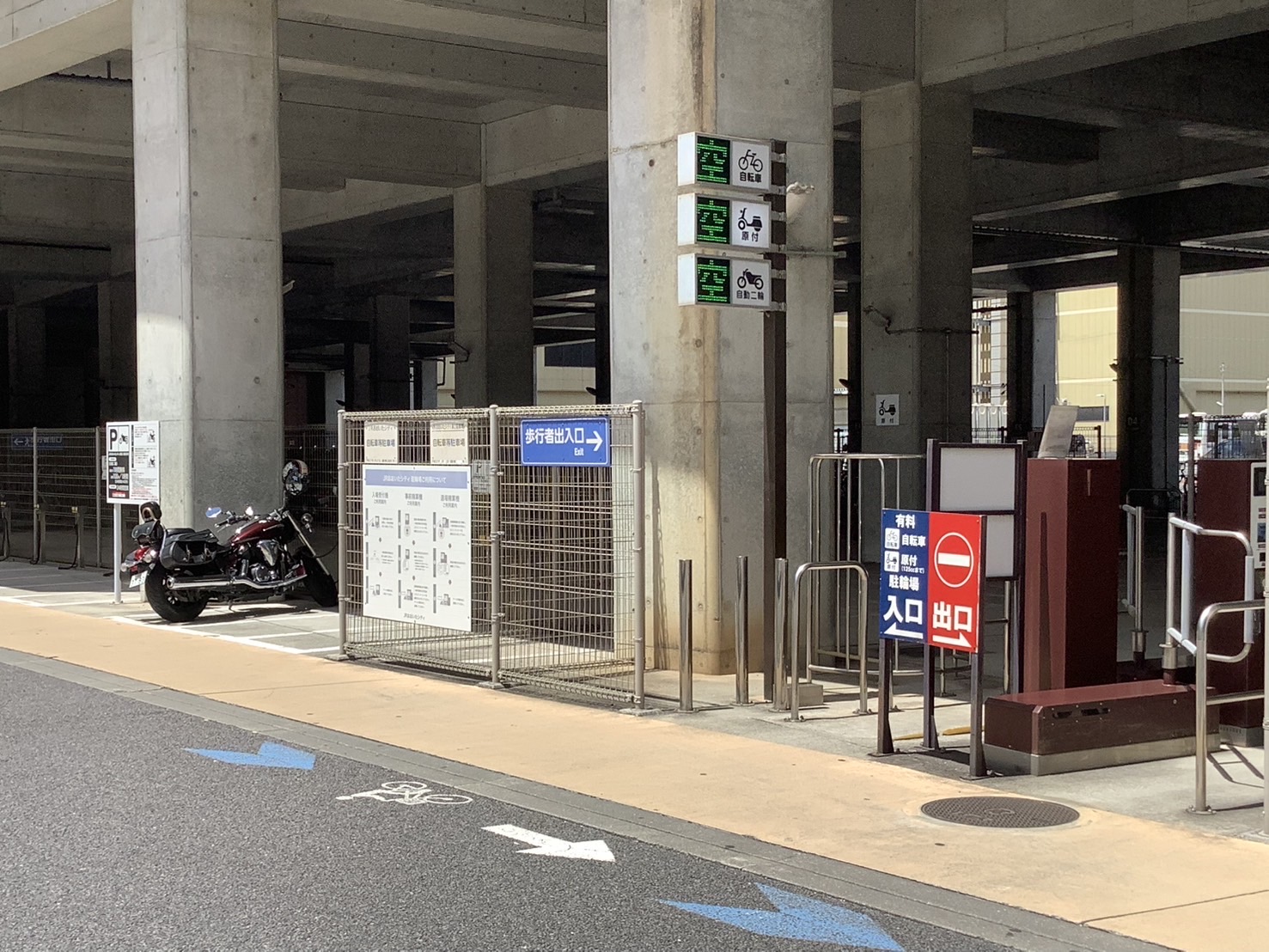 大分駅高架下駐輪場