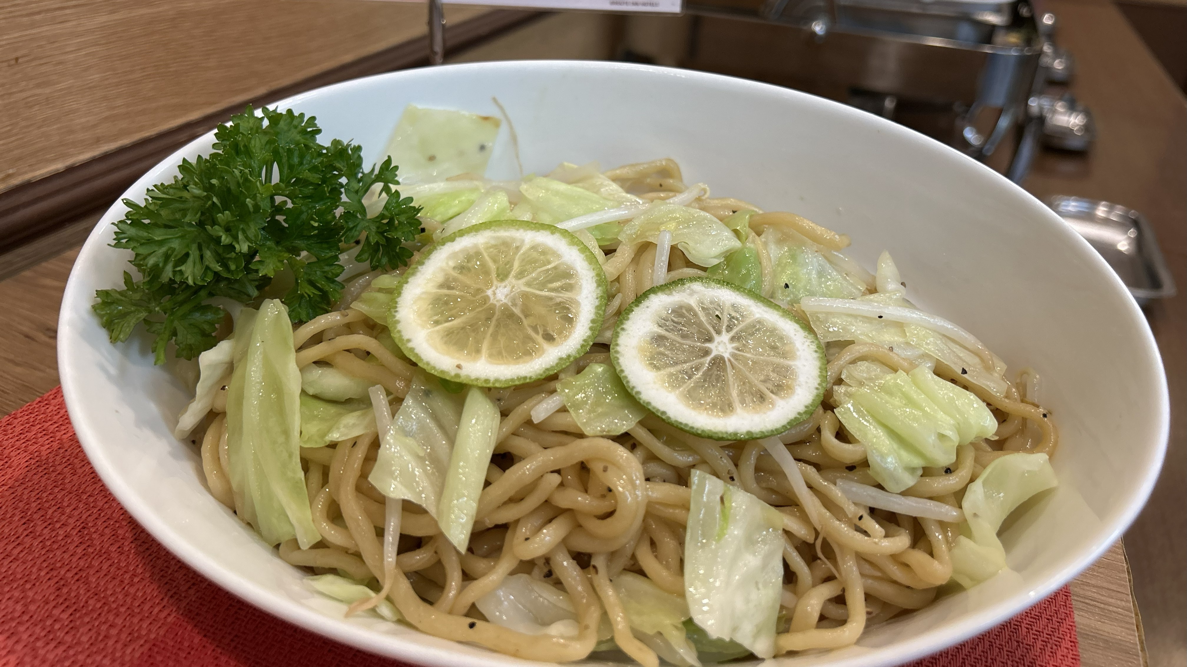 【無料】30品目以上の和洋朝食バイキング：かぼす入り塩焼きそば