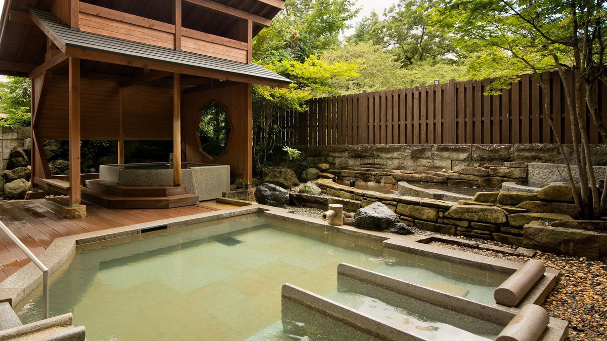 草津温泉ホテルヴィレッジ「露天風呂」湯畑源泉をお楽しみください。