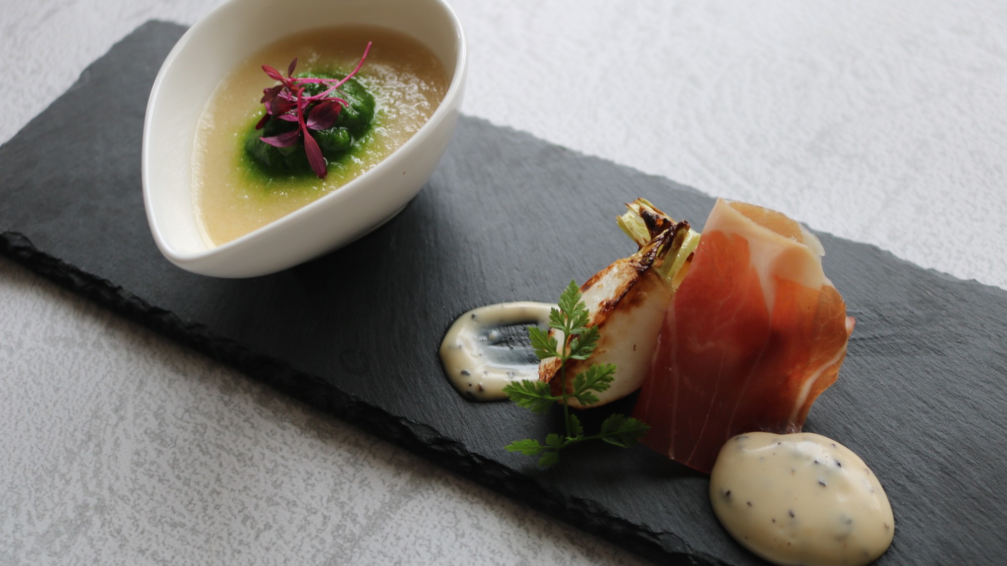 【フレンチコース】蕪のロワイヤルとローストイベリコペジョータとトリュフのディプロマットと共に