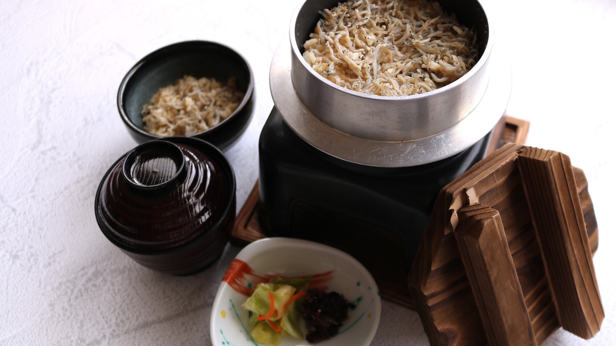 【和食コース】ちりめん山椒釜めし　香の物　味噌汁