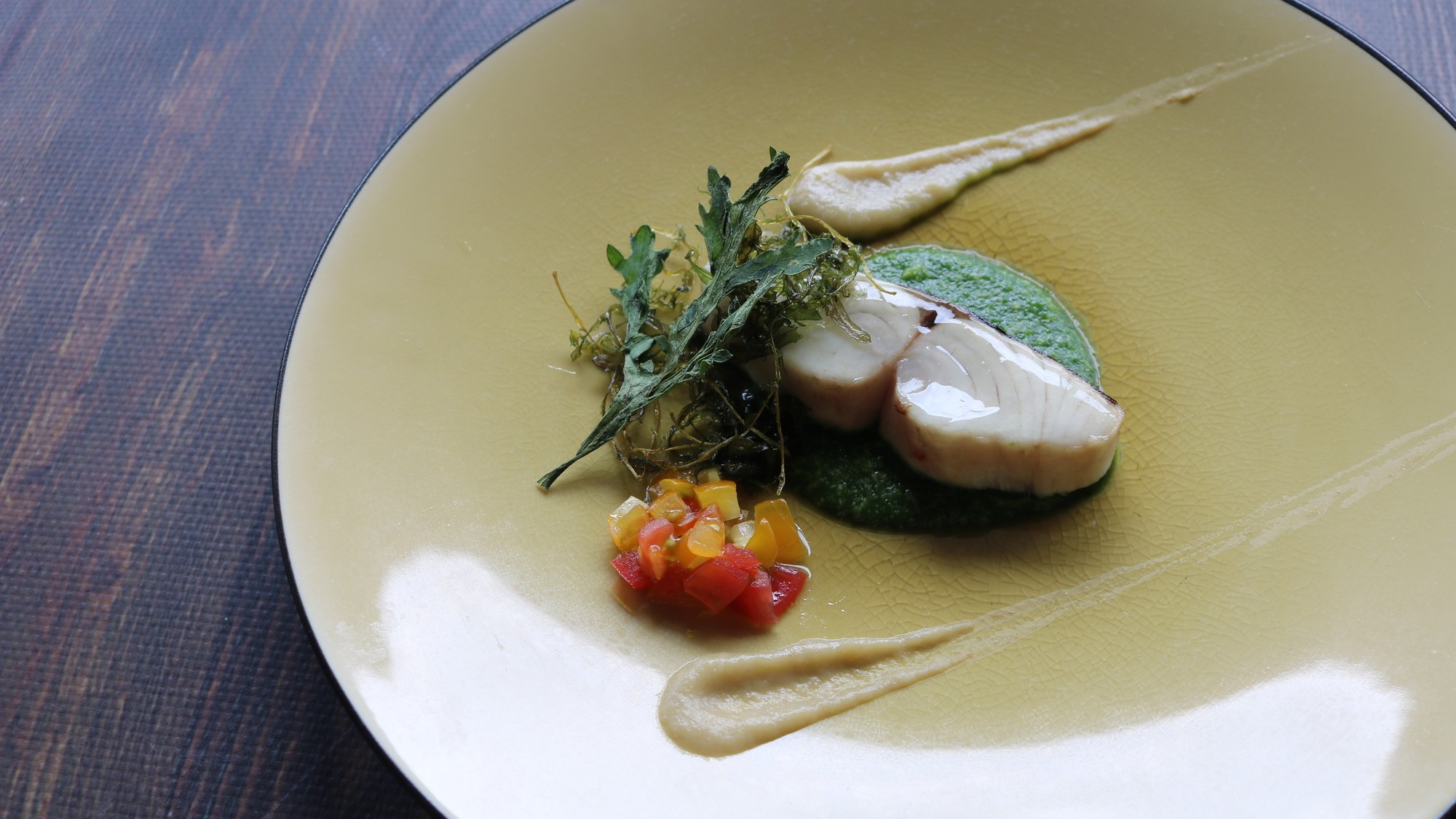 【フレンチ】鰆のミ・キュイ焼茄子のクーリーと春菊のブールノワゼット