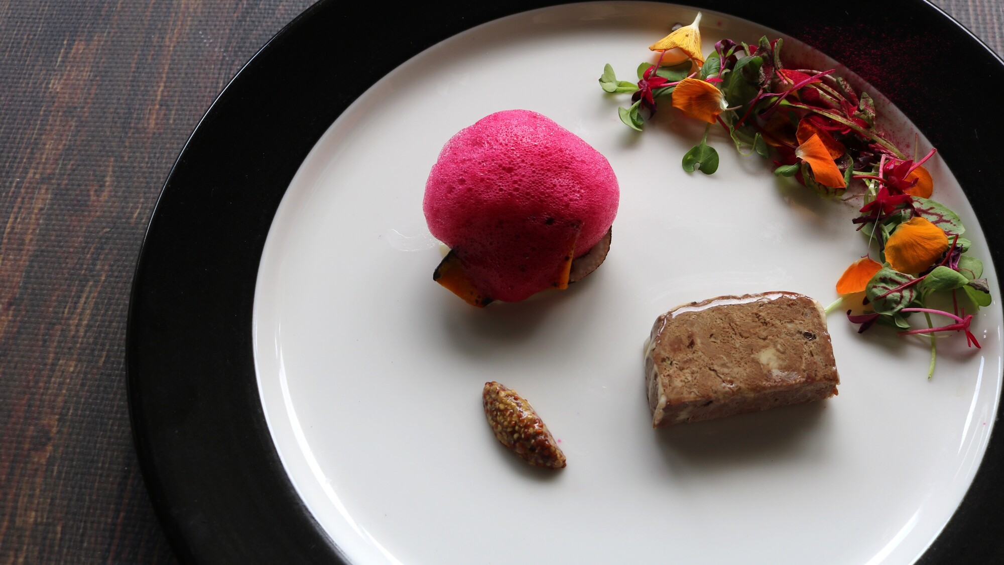 【フレンチ】群馬県産秋野菜のエスカリバーダと麦豚のパテ・ド・カンパーニュ