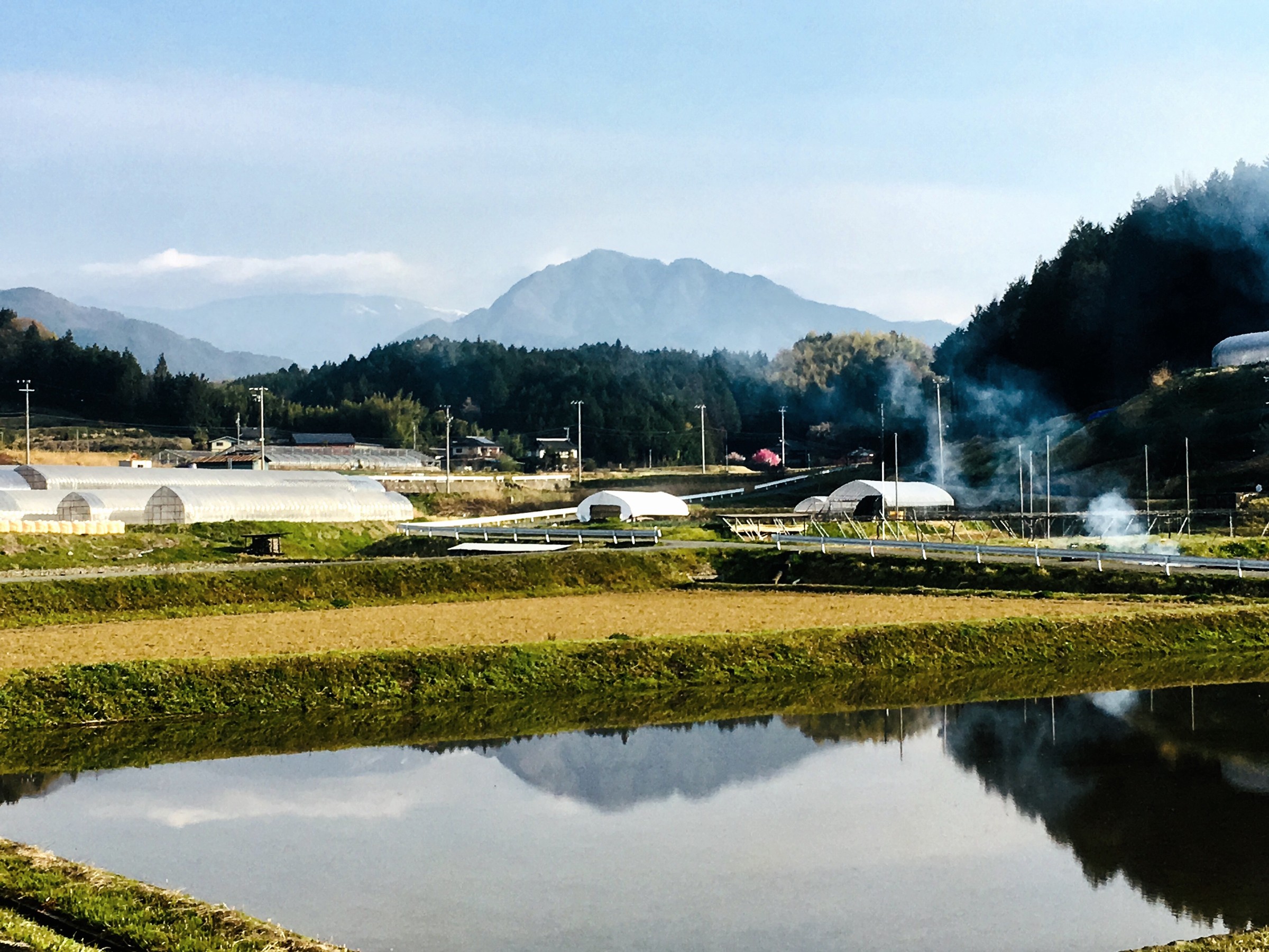 駐車場から見える飯田市のシンボル　風越山