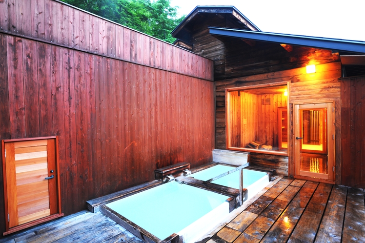 女子温泉露天風呂　Women's onsen outdoor bath
