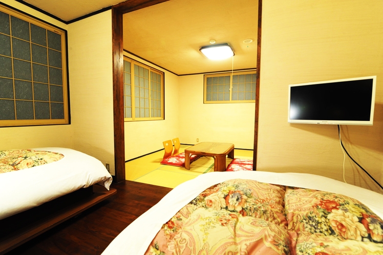 和洋室　ツインベット（11m2）+和室8畳間　twin bed (11m2) +8 tatami 